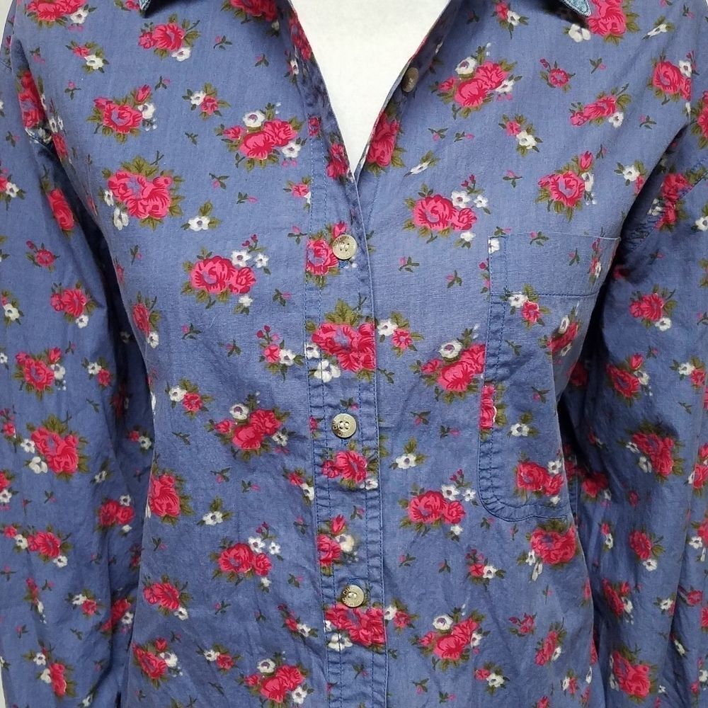 VINTAGE Chic Red Rose Chambray Button Up Blouse - Picture 5 of 13